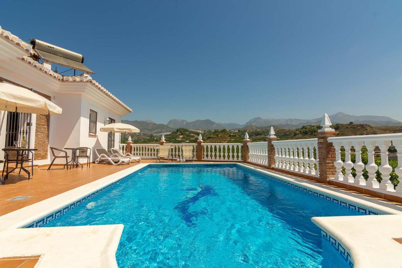Villa Andalucia: Cerca De Todo, Intimidad Y Espacio 内尔哈 外观 照片