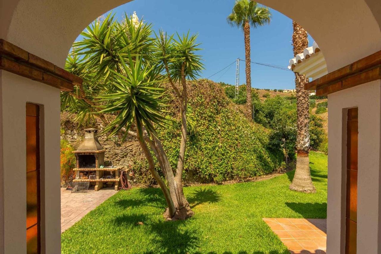 Villa Andalucia: Cerca De Todo, Intimidad Y Espacio 内尔哈 外观 照片