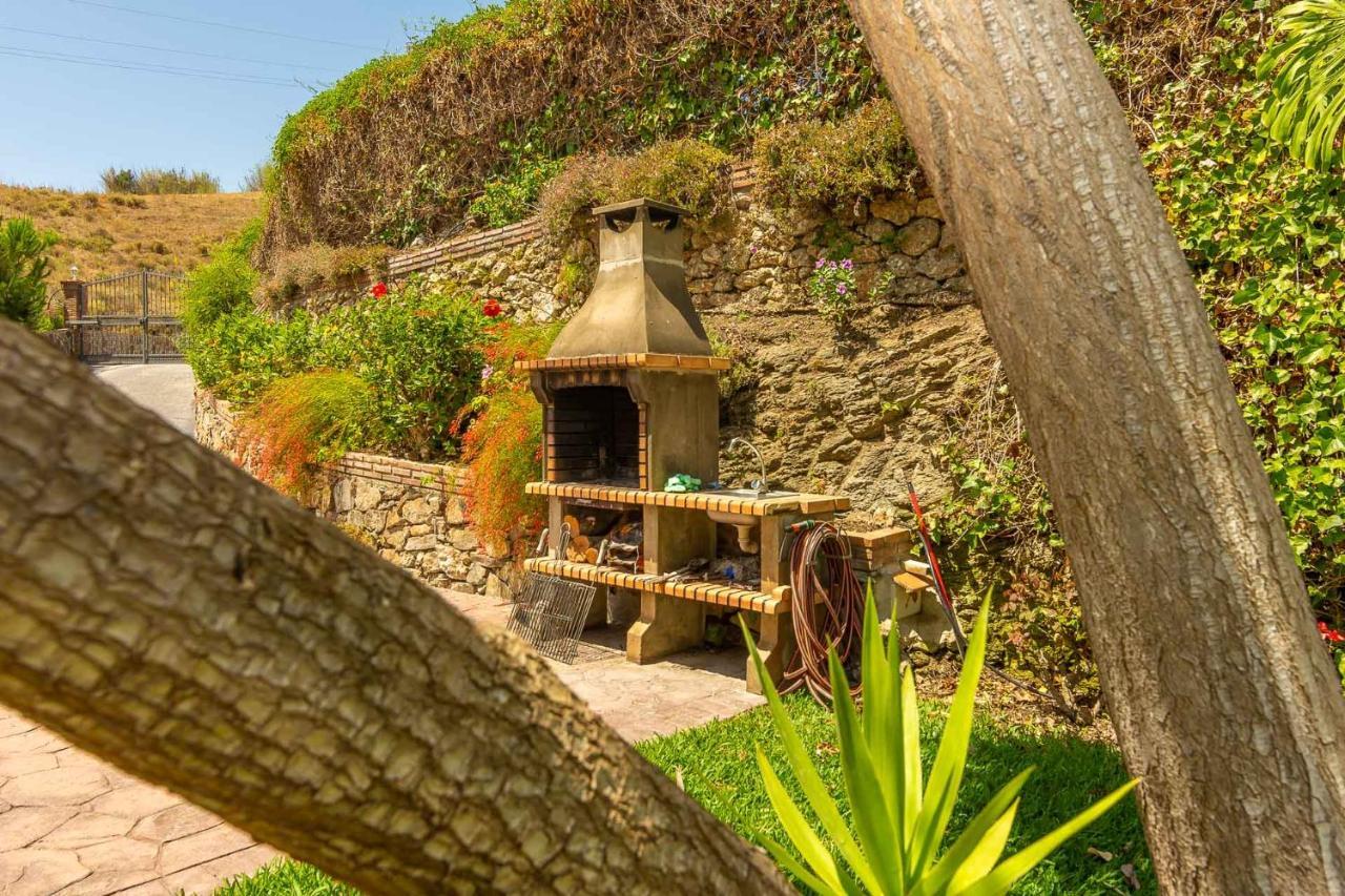 Villa Andalucia: Cerca De Todo, Intimidad Y Espacio 内尔哈 外观 照片